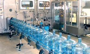 كيفية بدء عمل تجاري للمياه المعبأة في زجاجات